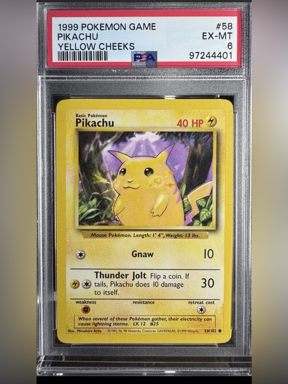 Pikachu 40 HP Pokémon Card - Yellow Artwork